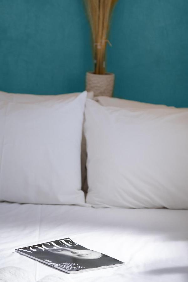 Blue White Hotel